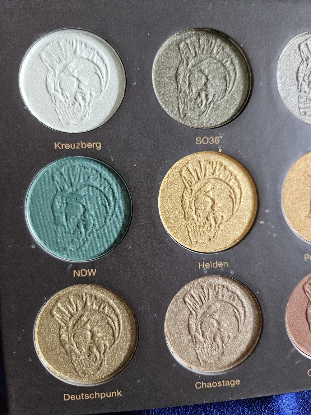 Nomad Berlin Untergrund Intense Eye Shadow Palette - Picture 5 of 6
